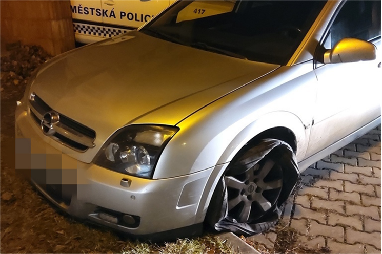 Řidič s vyfouklou pneumatikou_foto MPP