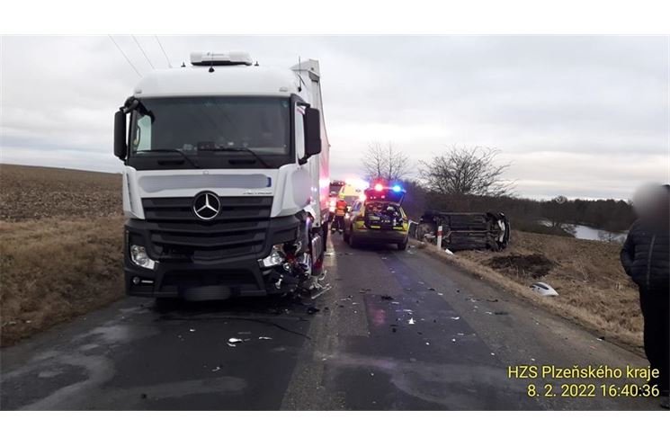 Nehoda_auto na střeše_HZSPK