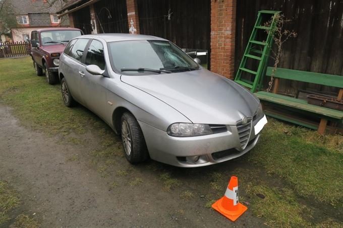 Chodec vstoupil před auto_foto PČR