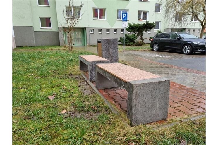 Recyklované lavičky v Brněnské_Umo1 (2)