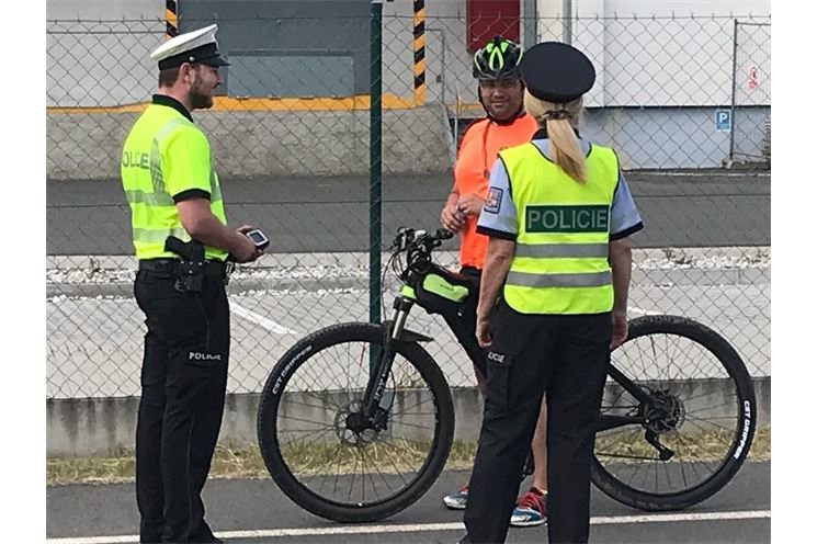 kontrola cyklistů_PČR kontrola cyklistů_PČR