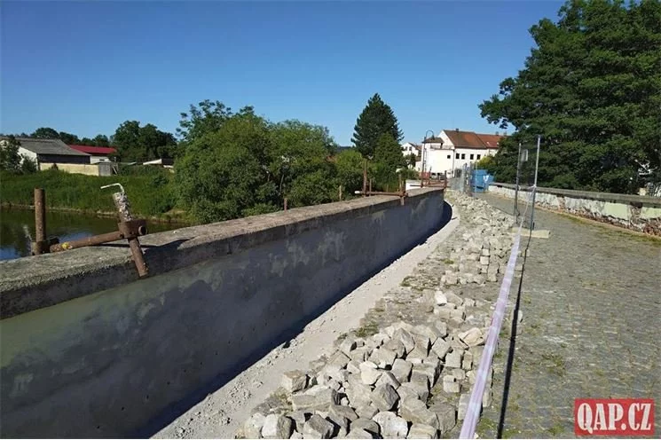 oprava kamenného mostu_Dobřany_QAP (1)
