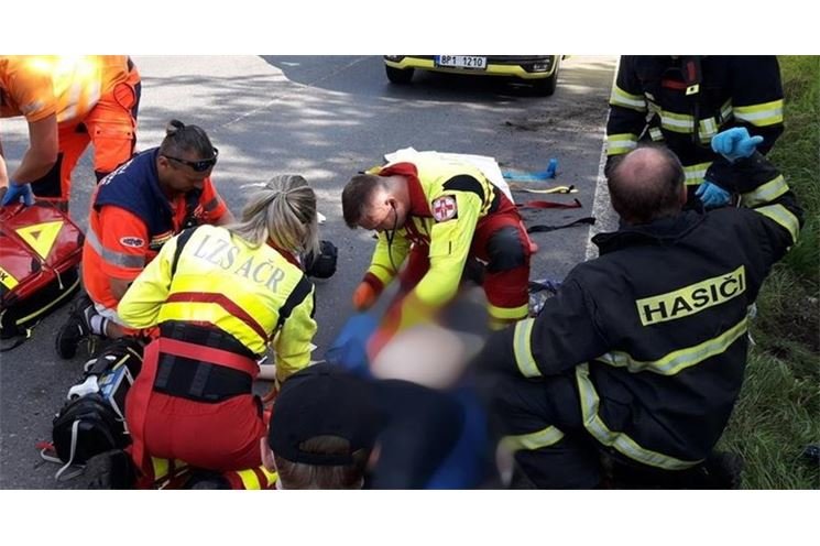 záchranári nehoda foto HZSPK záchranári nehoda foto HZSPK
