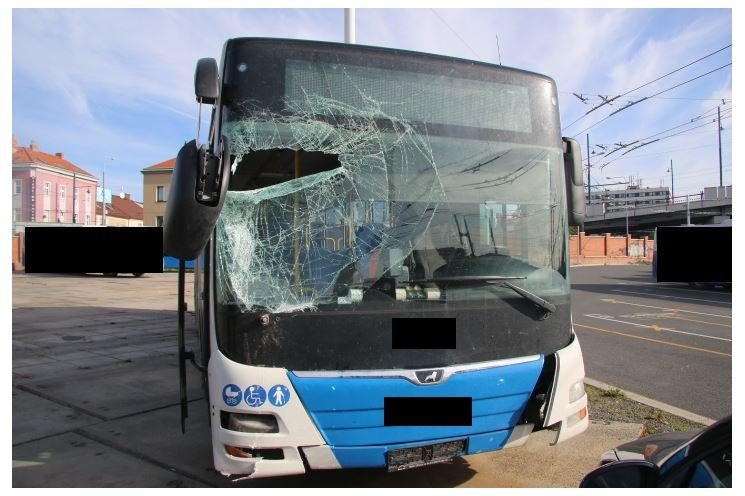 nezabržděný autobus_Plzeň_1022_PČR