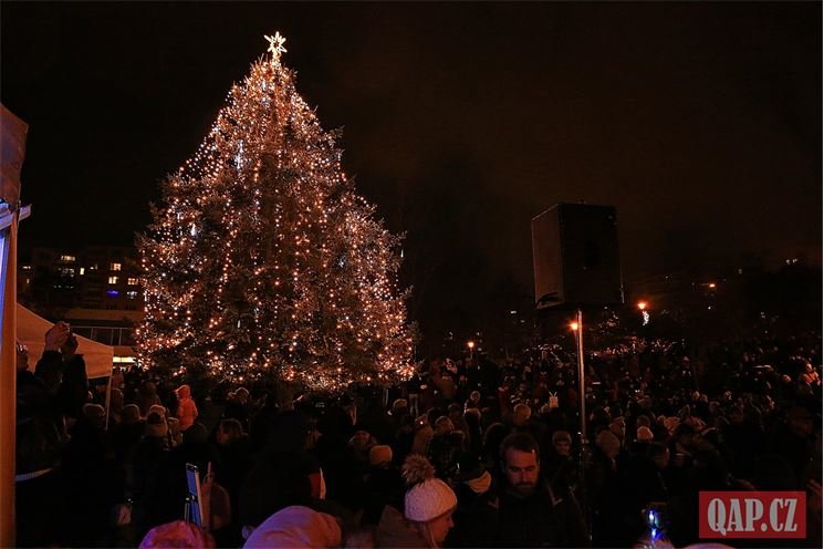 Rozsvícení vánočního stromu lochotín foto QAP (49)
