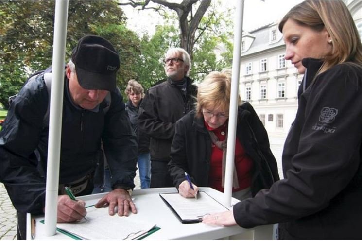 Podpisová akce DK Inwest1