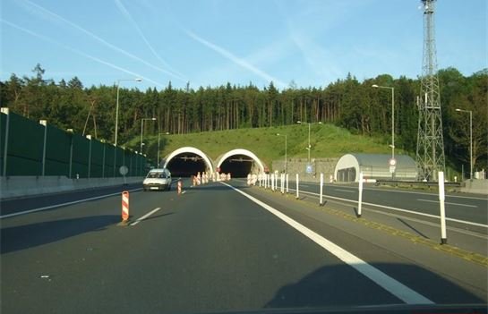D5 u Valiku_ po nehode kamionu (1) D5 u Valiku_ po nehode kamionu (1)