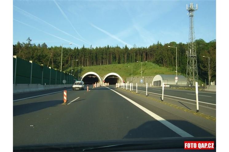 D5 u Valiku_ po nehode kamionu (1) D5 u Valiku_ po nehode kamionu (1)
