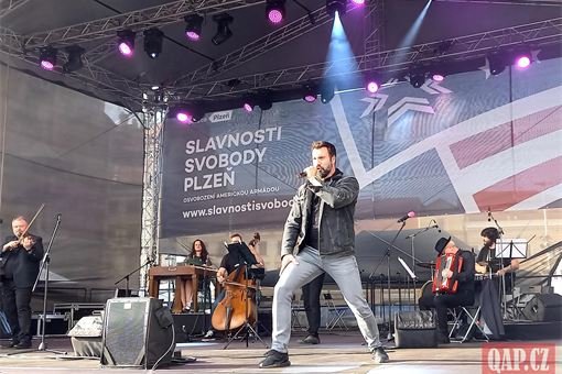 Cimbálovka_Noid Bárta Slavnosti svobody QAP_cz (6) Cimbálovka_Noid Bárta Slavnosti svobody QAP_cz (6)
