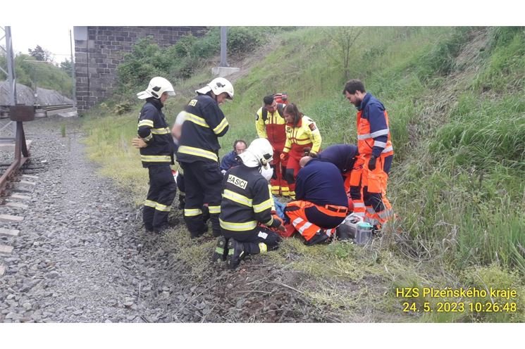 zraněná žena u trati_horažďovice_0523_HZSPK (2)