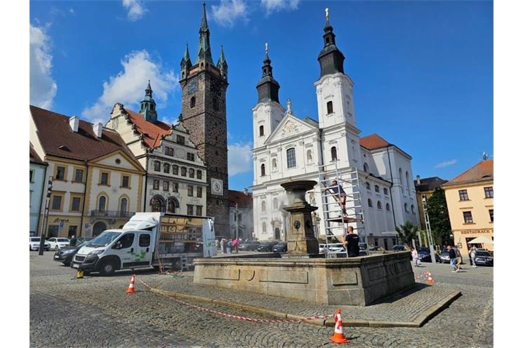 očista kašny a laviček Klatovy_0623_město Klatovy (1)