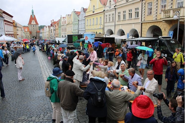 domaz piknikovy stul