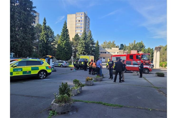 únik nebezpečné látky Plzeň škola_0923_ZZS PK únik nebezpečné látky Plzeň škola_0923_ZZS PK