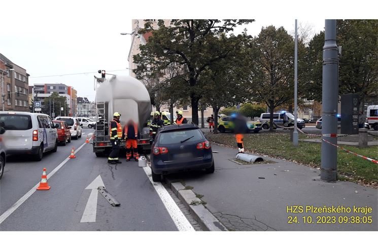 nehoda Chodské náměstí_1023_HZSPK (5)
