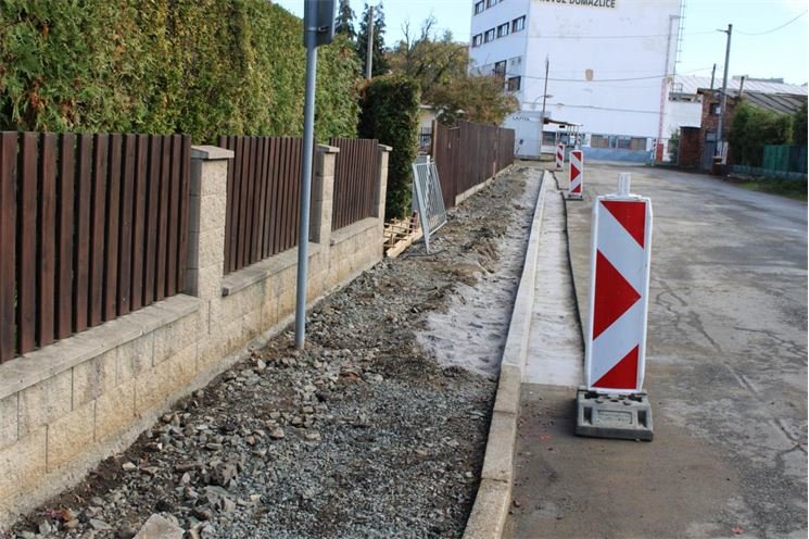 Chodník v ulici Na Milotově_1023_město Domažlice Chodník v ulici Na Milotově_1023_město Domažlice