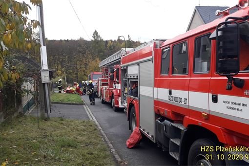 požár domu Plasy_1023_HZSPK