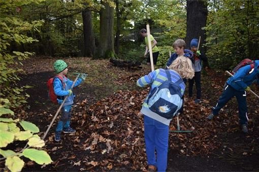 skauti pomáhají Na Práchovně_1123_město ROkycany (2)