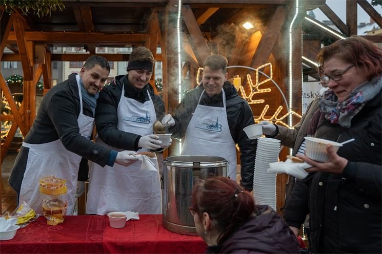 vánoční polévka Trojka_1223_MO3 vánoční polévka Trojka_1223_MO3
