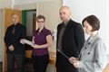 Certifikáty studentům předali (zleva) prorektor Jaroslav Dokoupil a Irena Vlachynská za ZČU a Vlastimil Volák s Annou Matouškovou za Techmanii 
