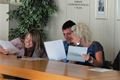 Předávání certifikátů SCICOM (zleva) Petra Nádeníčková, Libor Hájek, Katerini Dalasová. 