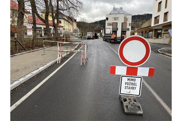 Železná Ruda práce na silnici_0424_město Železná Ruda (2)