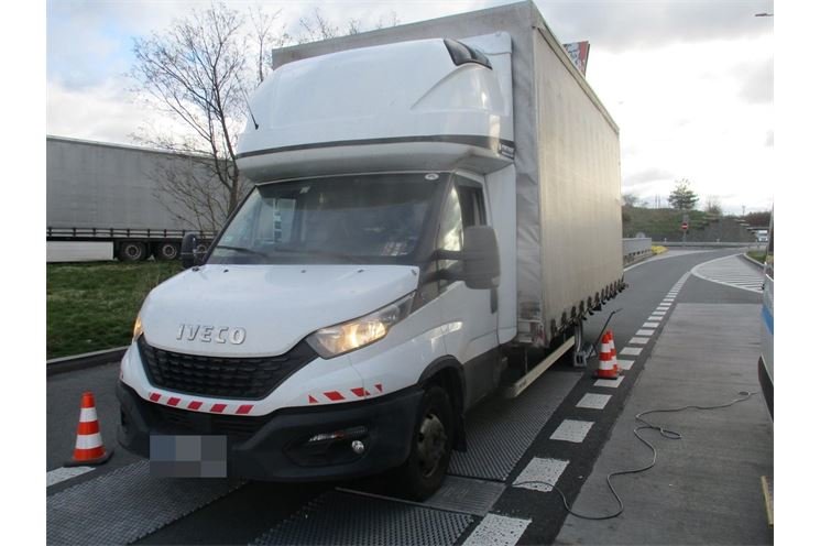 přetížené auto_0424_PČR přetížené auto_0424_PČR