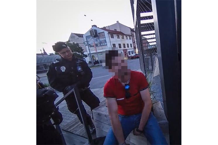 Opilý muž si dovoloval na Palubě Hamburk na strážníky_0524_MPP