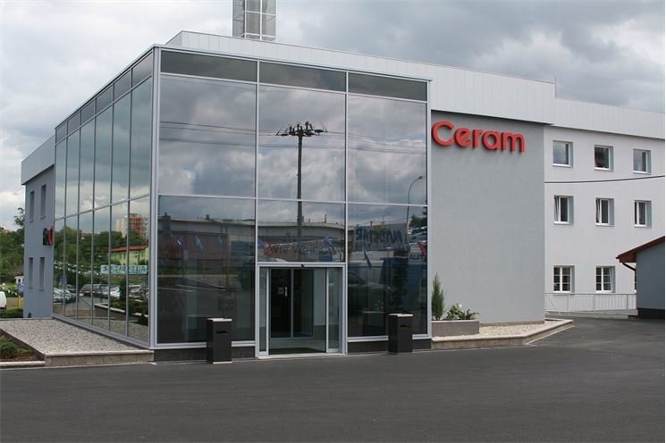 ProCeram na Jateční - nevzhledná budova Keramontu se změnila k nepoznání 