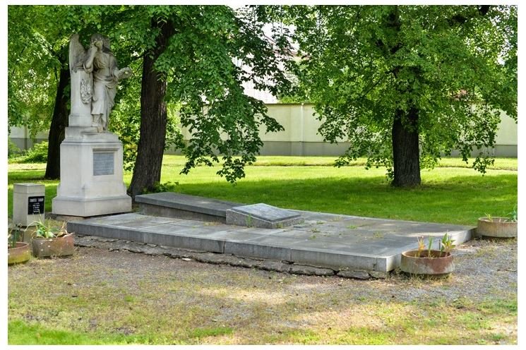 Hrob J.K.Tyla Mikulášský hřbitov_0524_MMP (1)