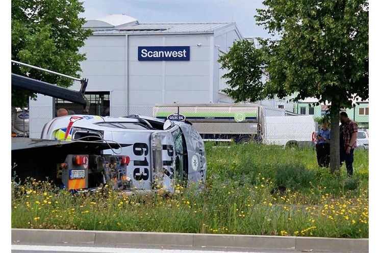 policejní auto na střeše_0624_foto čtenář QAP (2)