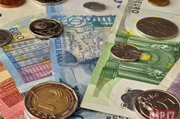 finance_peníze_ilustrační_24_QAP