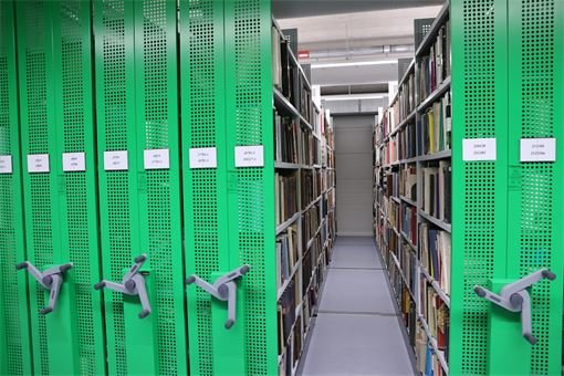 Studijní a vědecká knihovna PK nový depozitář_0724_PK (2)