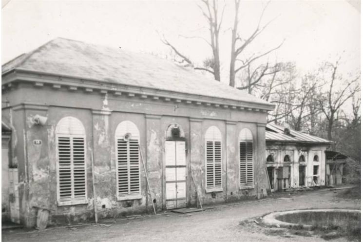V roce 1983, den po požáru V roce 1983, den po požáru