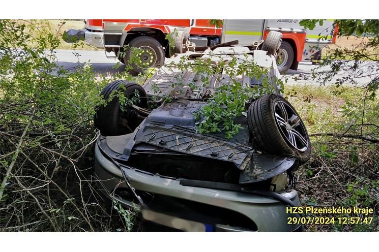 nehoda pondeli auto na strese