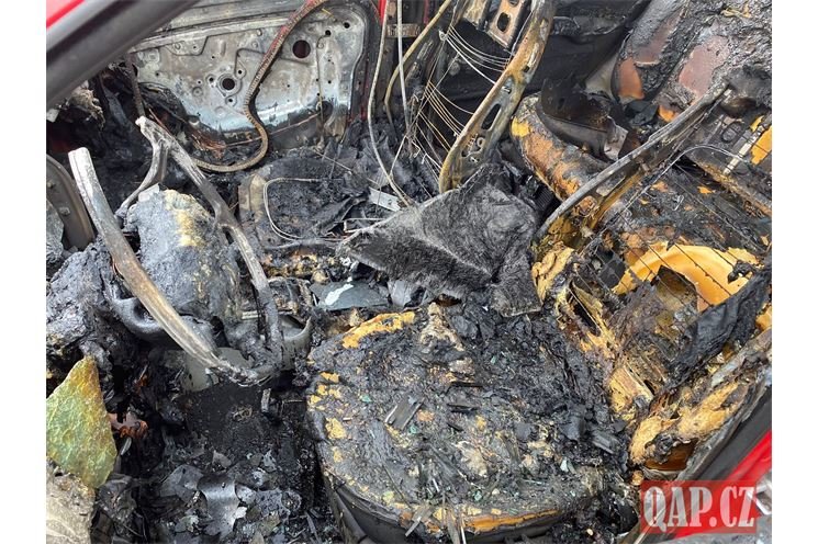 Požár auto Plzen Hradistě foto QAP (6)