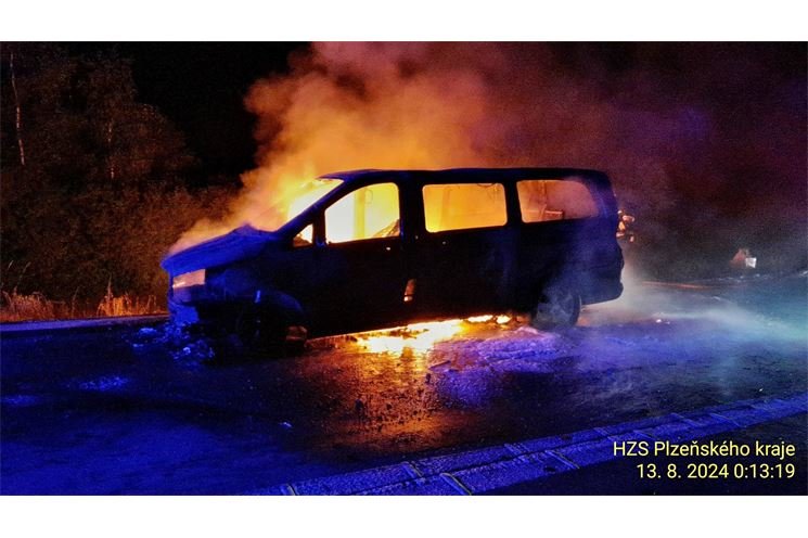 U Exitu 119 Benešovice požár vozidla_0824_HZSPK (1)