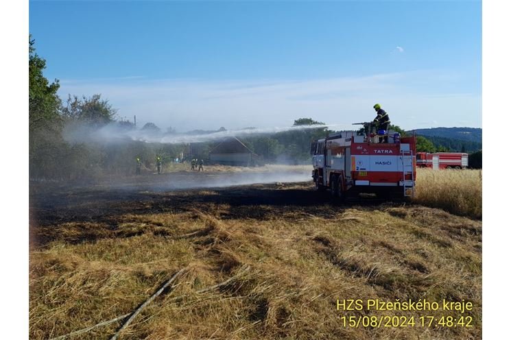 požár pole u obce Vlčí_0824_HZSPK (3)