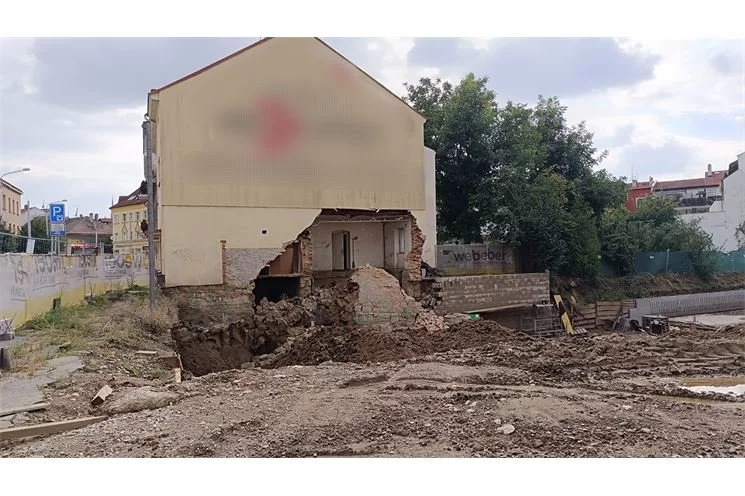 Na Roudné zřícená zdi_0924_HZSPK (2)