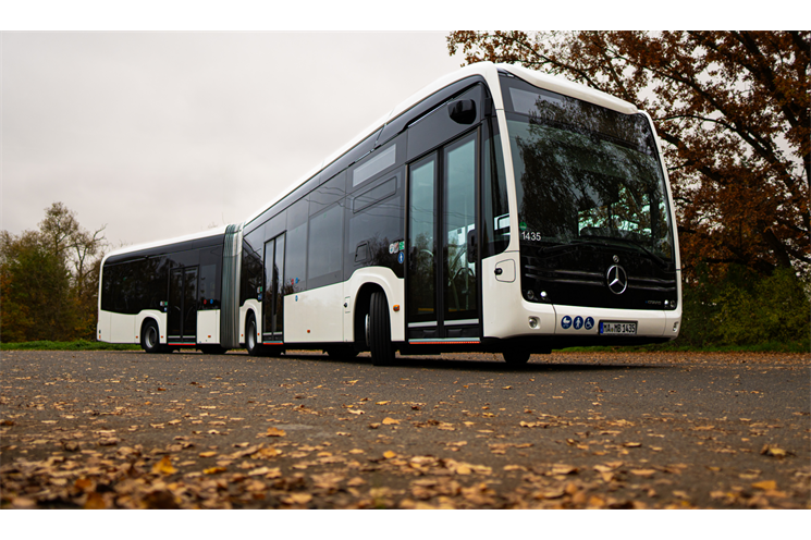 Mercedes-Benz_testovací elektro autobus_1124_PMDP