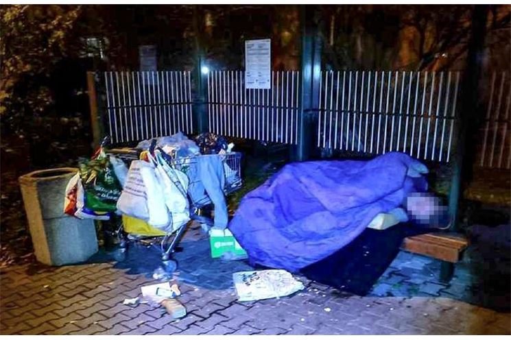 Muž se stěhuje od zastávky k zastávce_MPP Muž se stěhuje od zastávky k zastávce_MPP