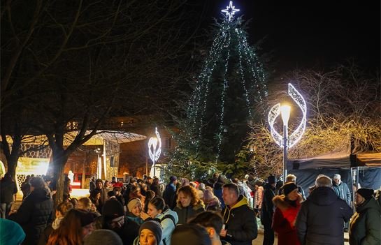 Rozsvícení stromečku Doubravka_1224_MO4 (8) Rozsvícení stromečku Doubravka_1224_MO4 (8)