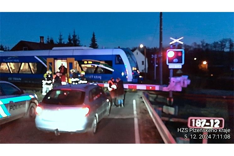 OA a vlak Hrádek u Sušice_1224_HZSPK (2)