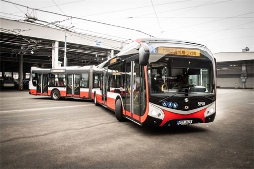 Nový velkokapacitní autobus_0125_město Plzeň
