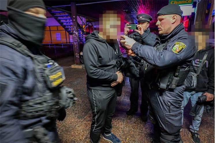 Policejní razie v Plzni_0225_MPP (1)