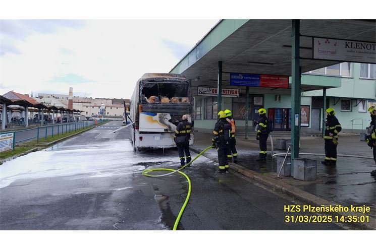 požár autobus Plzeň_0325_HZSPK (2)