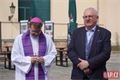 Plzeňský biskup požehnal daru pro papeže_0425_QAP (4)
