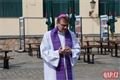 Plzeňský biskup požehnal daru pro papeže_0425_QAP (8)