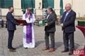 Plzeňský biskup požehnal daru pro papeže_0425_QAP (10)