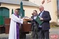 Plzeňský biskup požehnal daru pro papeže_0425_QAP (22)