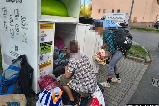 Kradení z kontejneru_0425_MPP
